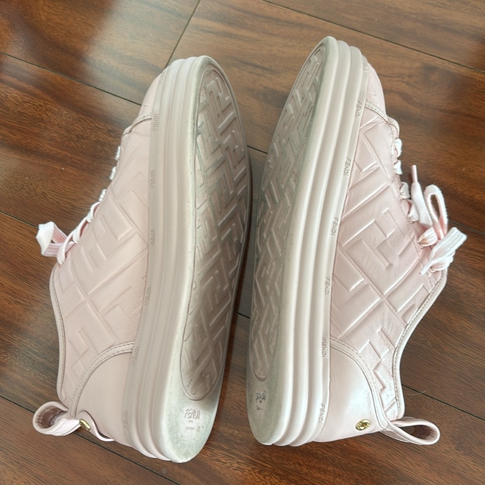 Fendi authentic size 8.5/39 sneakers - Picture 5 of 7